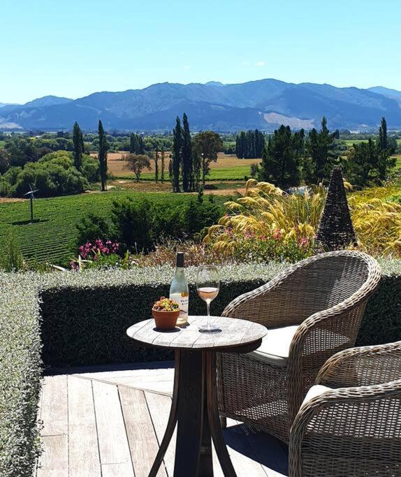 Luxury Cottage With Stunning Vineyard Views Renwick Exterior foto
